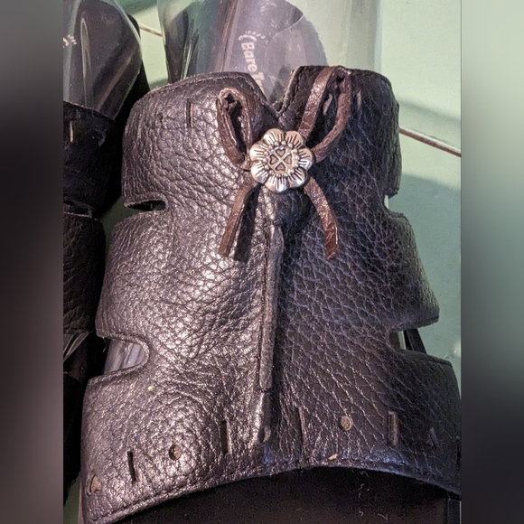 Bare Traps, Chunky Sole Black Leather Slip Sandals, Size 9.5 M - Picture 4 of 8